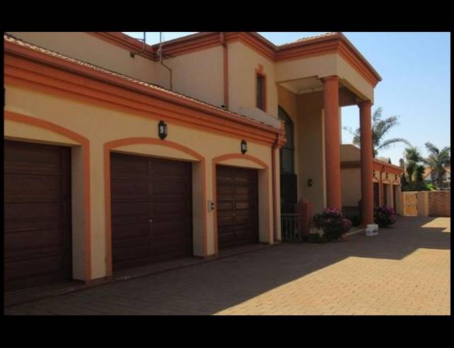 5 BEDROOM HOUSE FOR SALE IN LENASIA